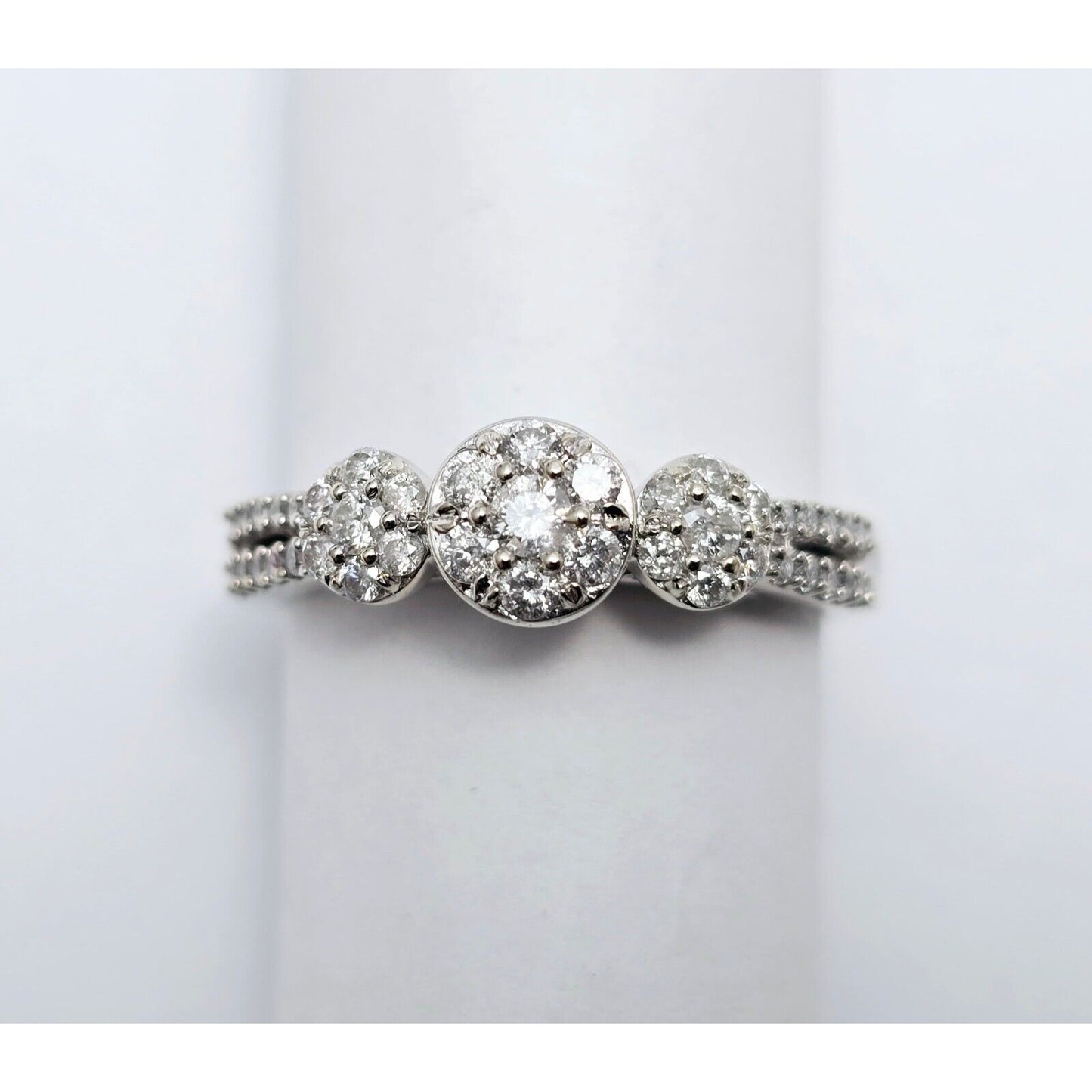 10K White Gold Round Cut Diamond Ring