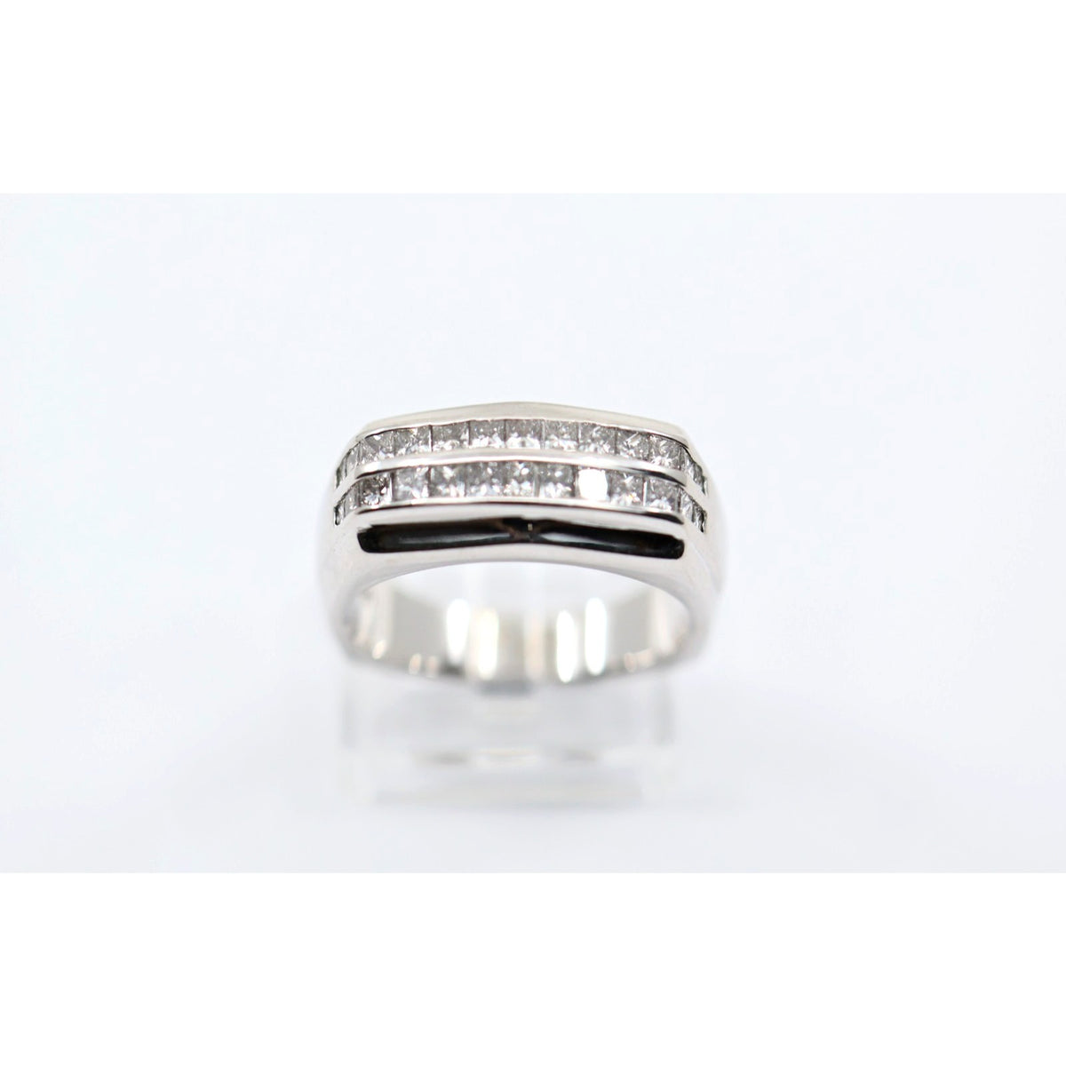 14K White Gold Princess Cut Invisible Setting Diamond Ring