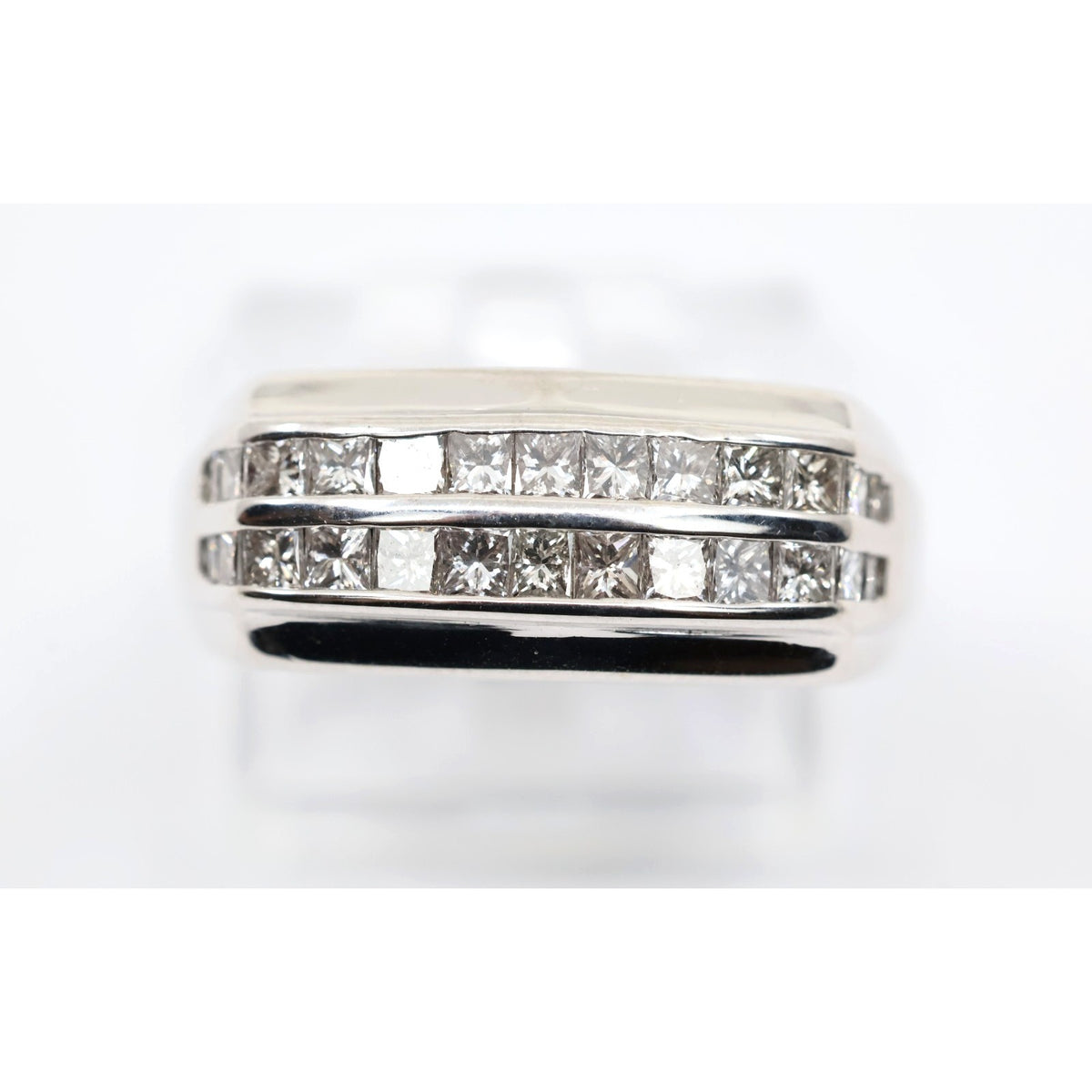14K White Gold Princess Cut Invisible Setting Diamond Ring