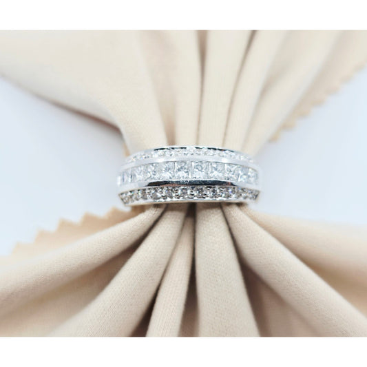 18K White Gold Princess & Round Cut Diamond Band Ring