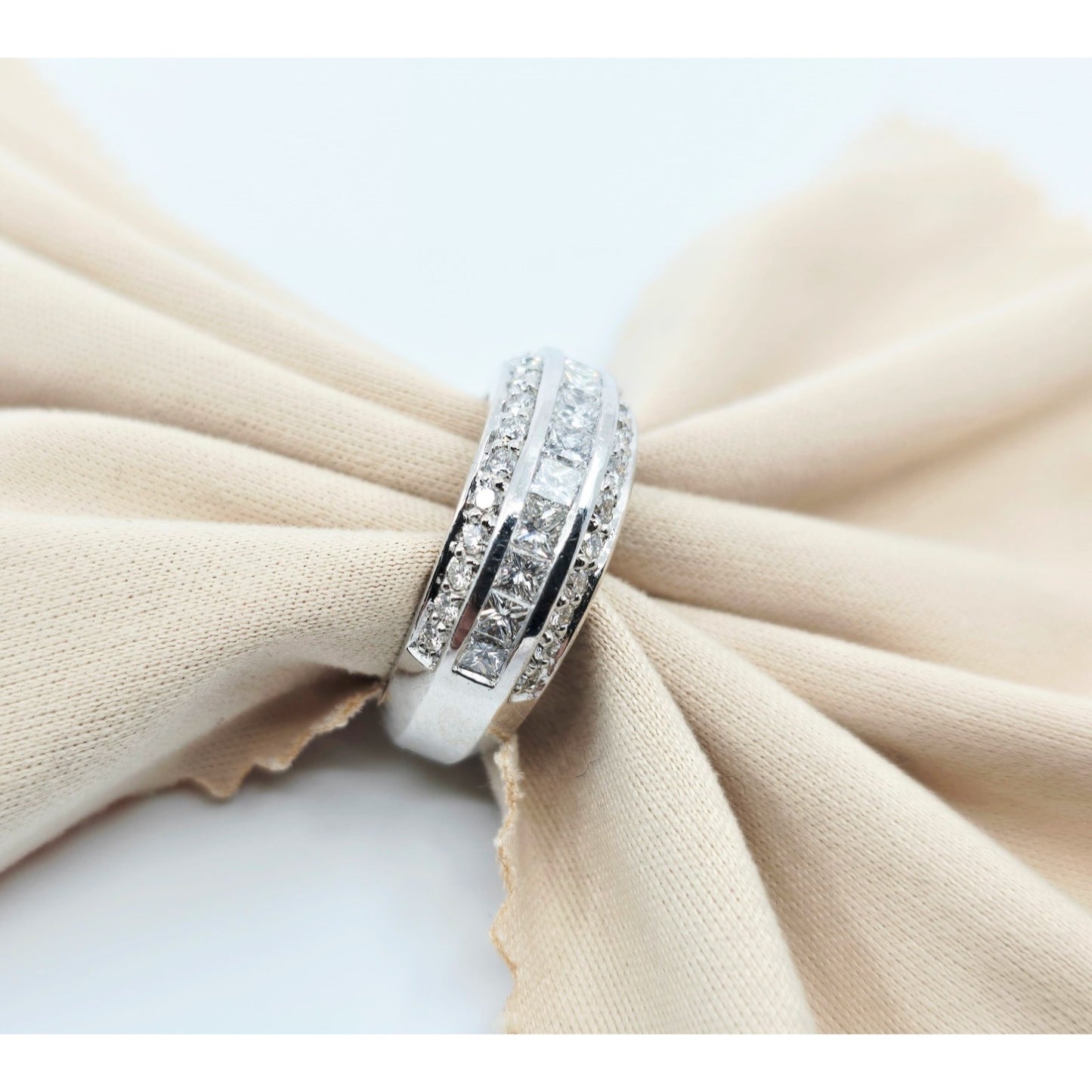 18K White Gold Princess & Round Cut Diamond Band Ring
