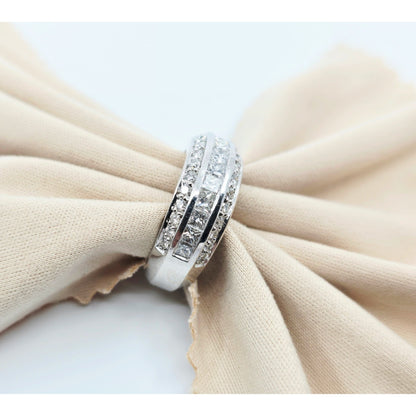 18K White Gold Princess & Round Cut Diamond Band Ring