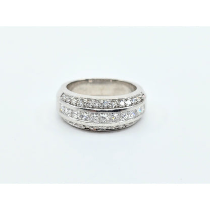 18K White Gold Princess & Round Cut Diamond Band Ring