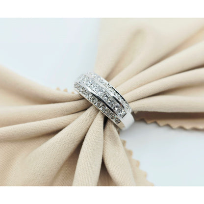 18K White Gold Princess & Round Cut Diamond Band Ring