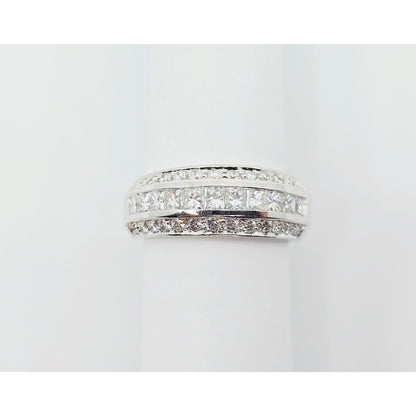 18K White Gold Princess & Round Cut Diamond Band Ring