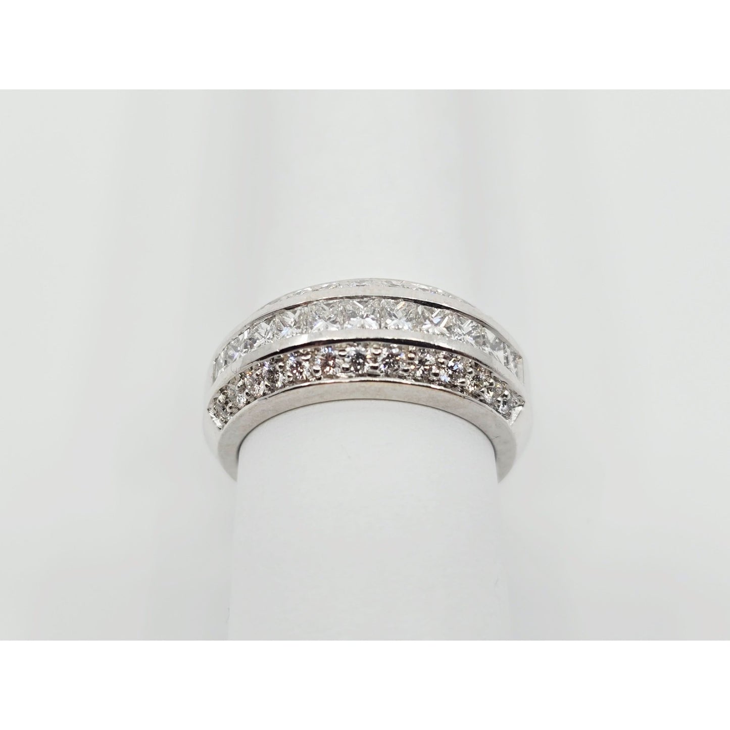 18K White Gold Princess & Round Cut Diamond Band Ring