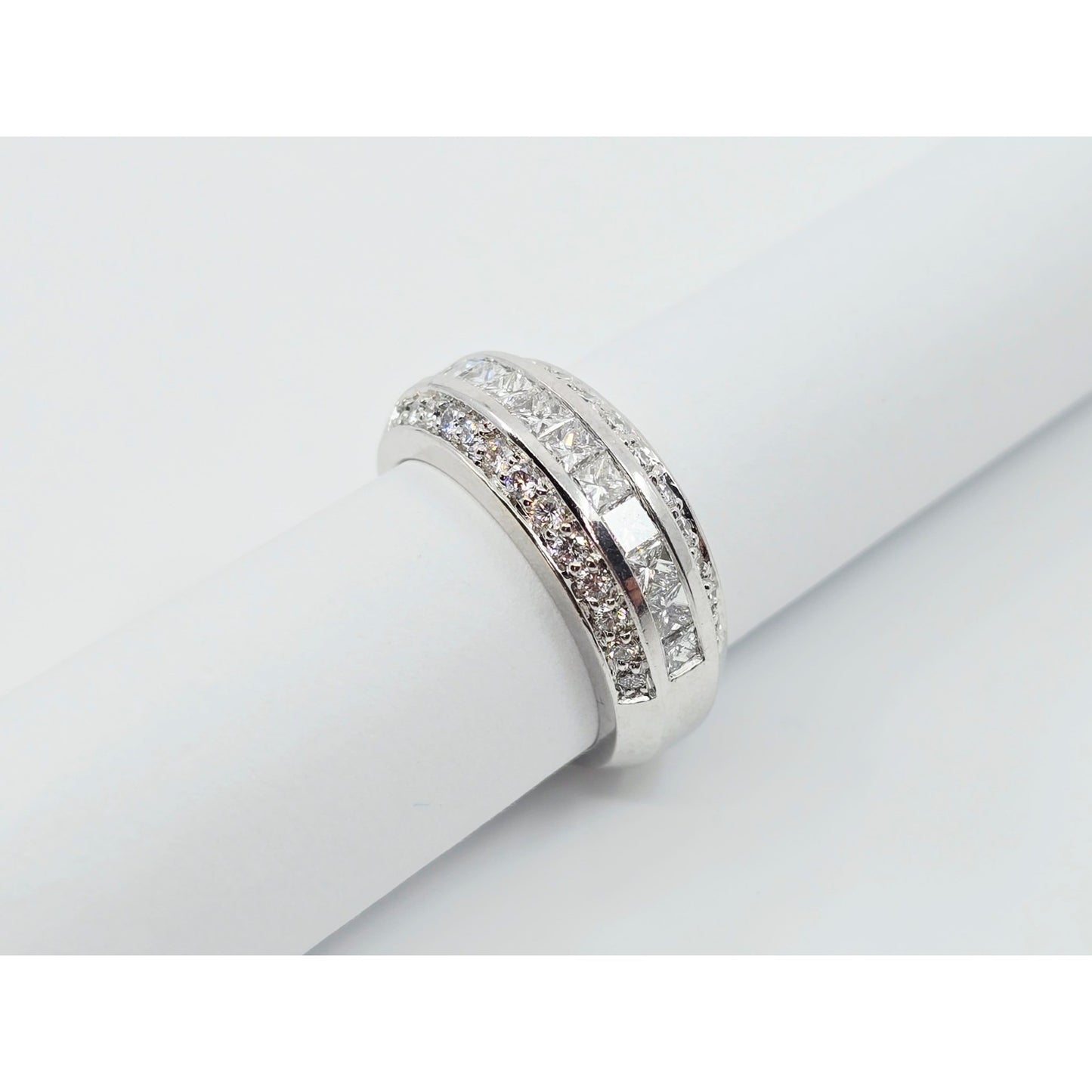 18K White Gold Princess & Round Cut Diamond Band Ring