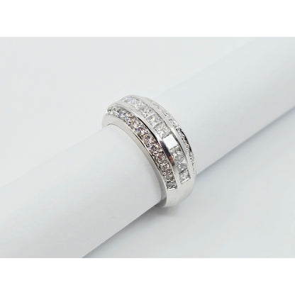 18K White Gold Princess & Round Cut Diamond Band Ring
