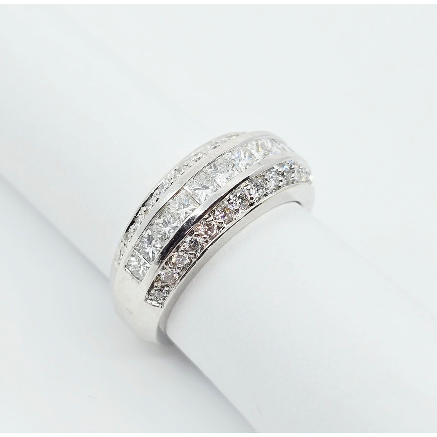 18K White Gold Princess & Round Cut Diamond Band Ring