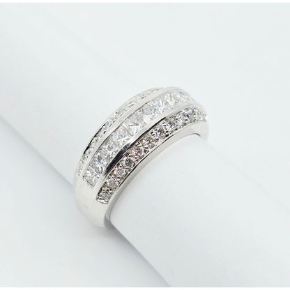 18K White Gold Princess & Round Cut Diamond Band Ring