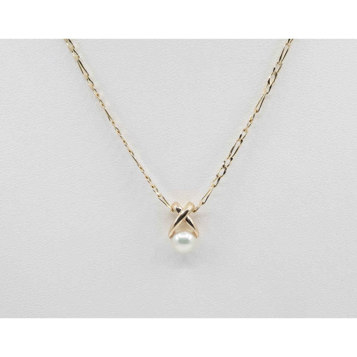 14K Yellow Gold Crossover Loop Design Pearl Charm Pendant