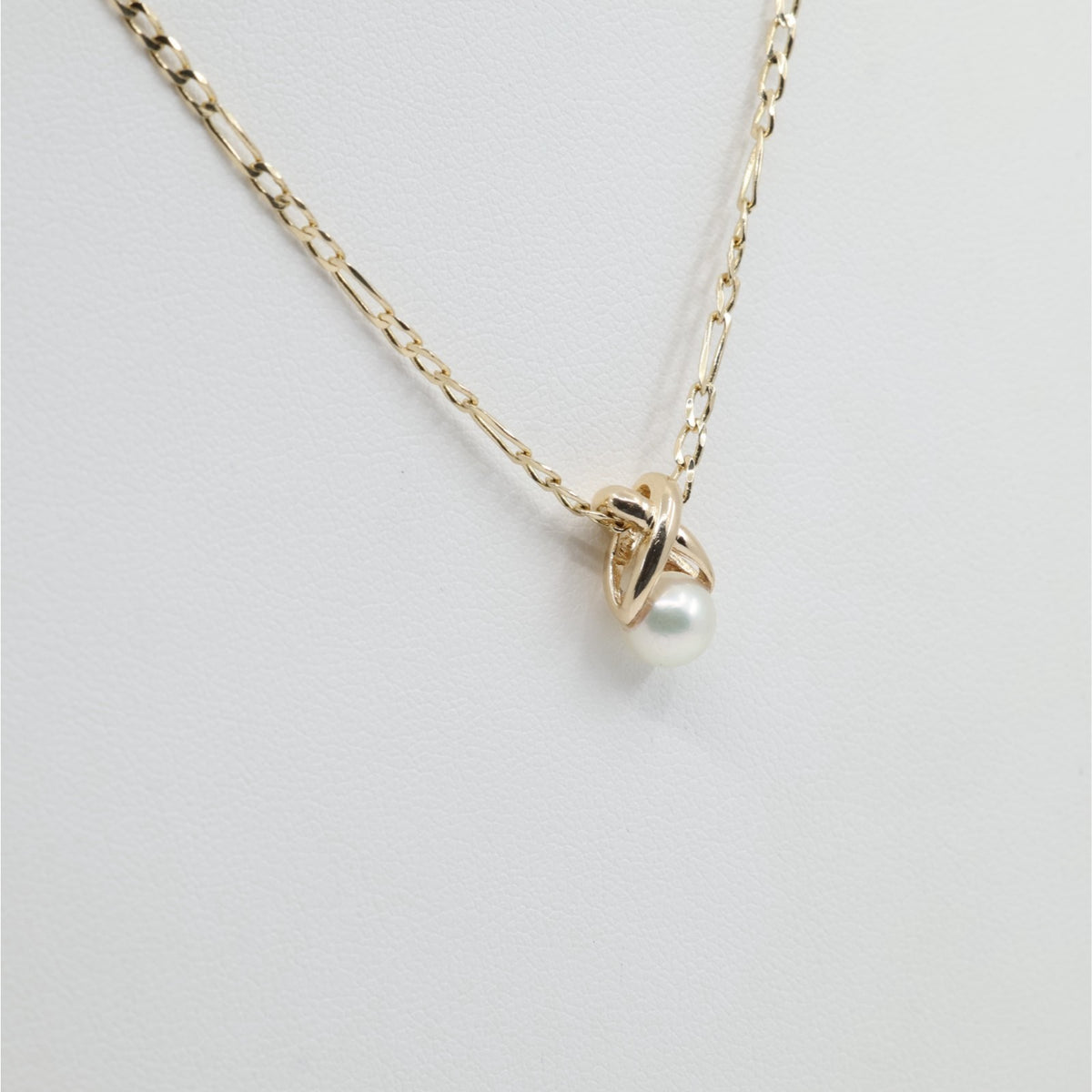 14K Yellow Gold Crossover Loop Design Pearl Charm Pendant