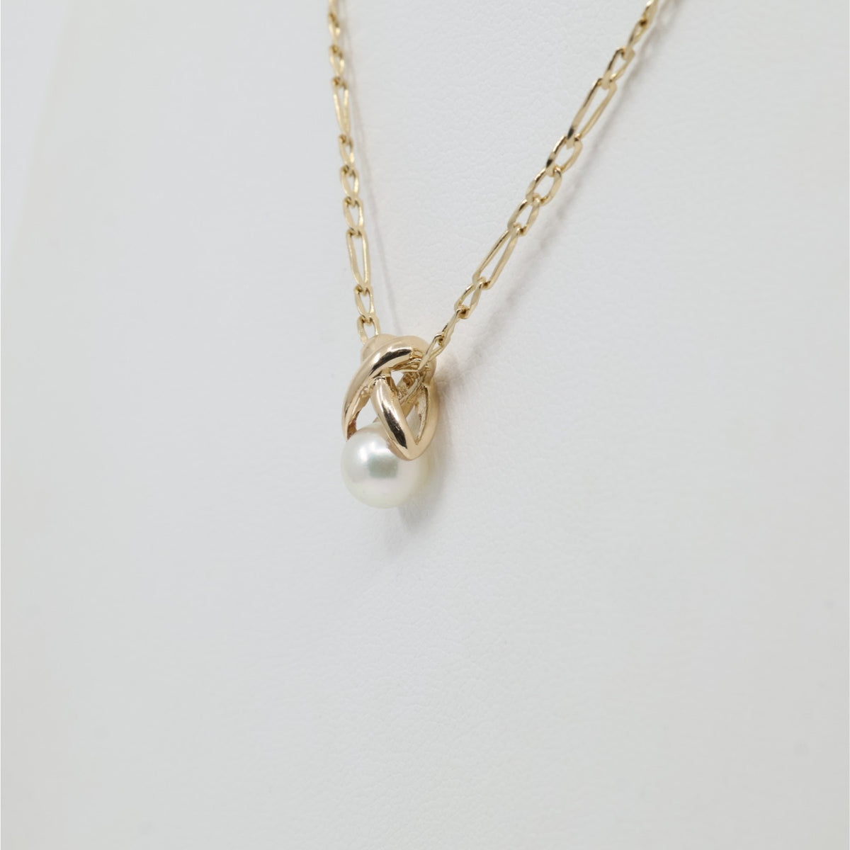 14K Yellow Gold Crossover Loop Design Pearl Charm Pendant