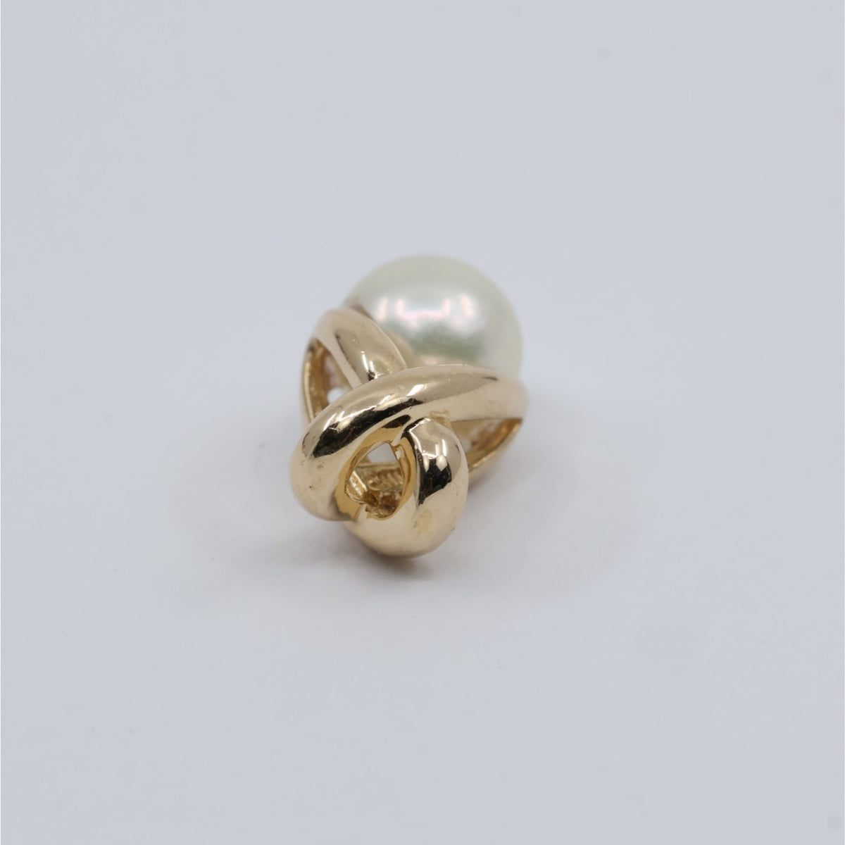 14K Yellow Gold Crossover Loop Design Pearl Charm Pendant