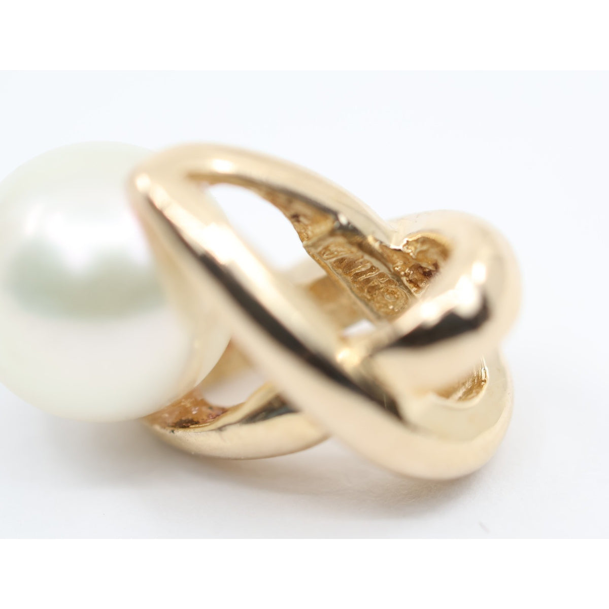 14K Yellow Gold Crossover Loop Design Pearl Charm Pendant