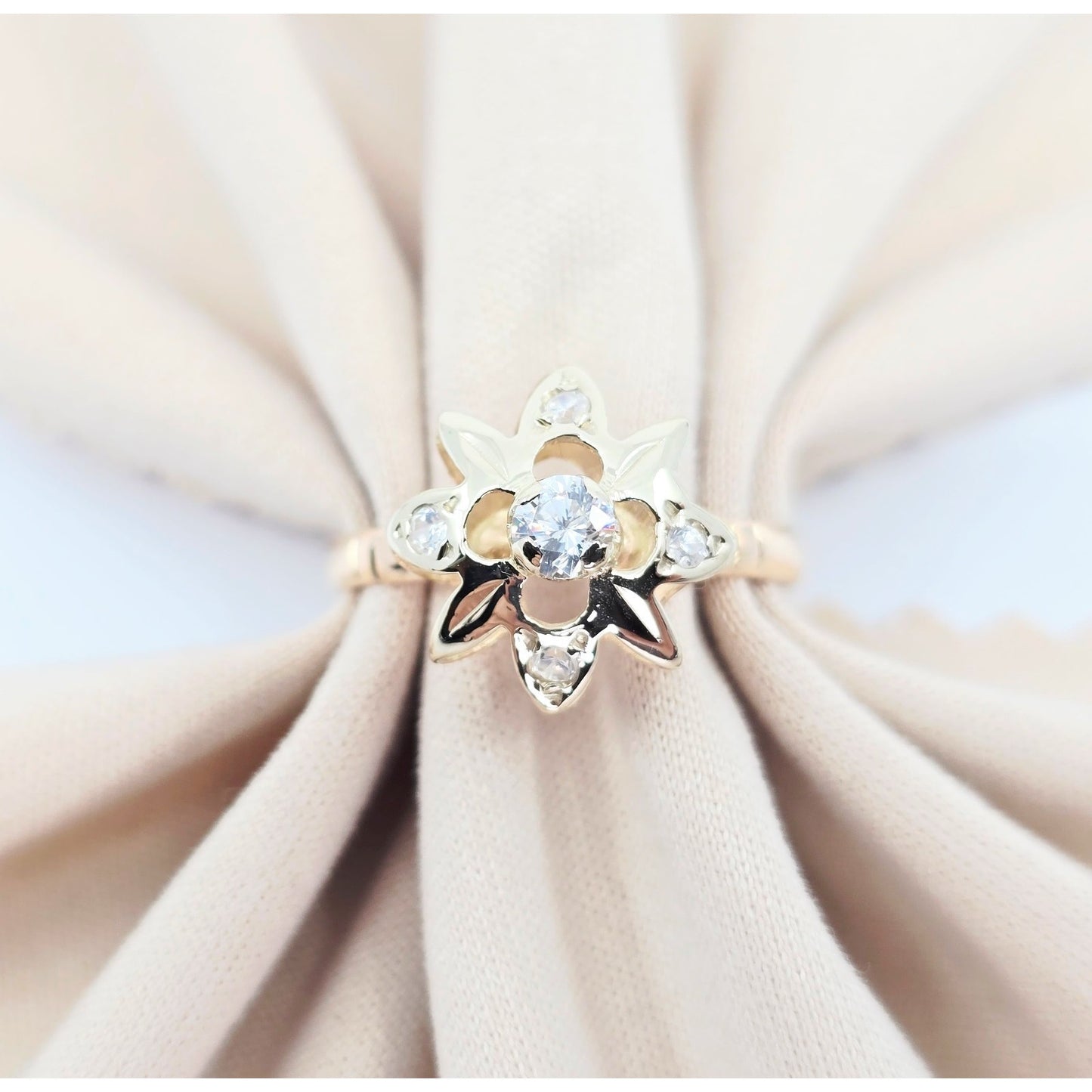 Vintage 14K Two Tone Gold Star Shaped CZ Ring