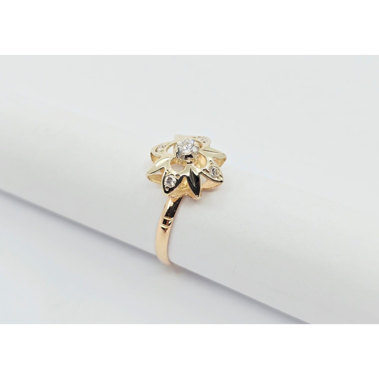 Vintage 14K Two Tone Gold Star Shaped CZ Ring