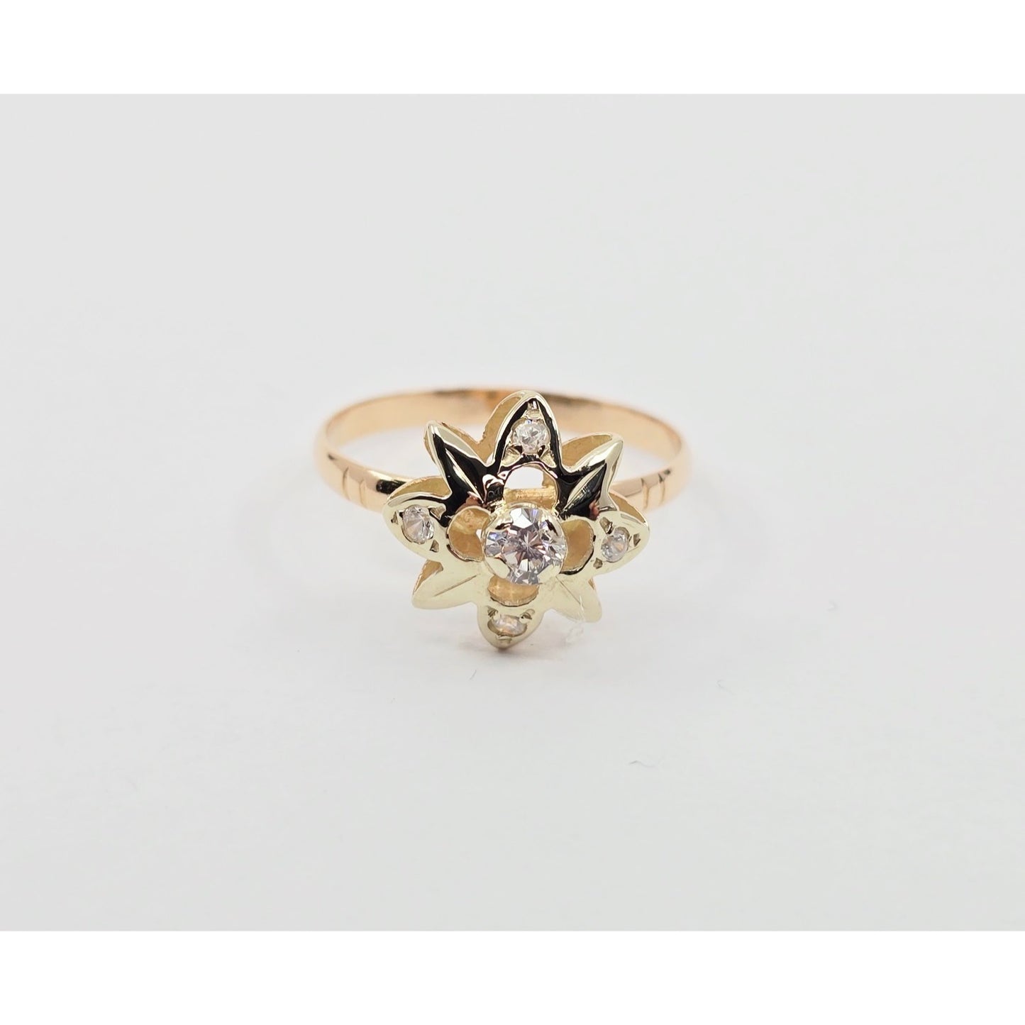 Vintage 14K Two Tone Gold Star Shaped CZ Ring