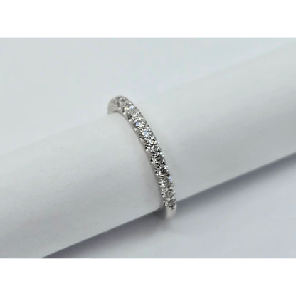 Thin 18K White Gold Single Row Round Cut Diamond Wedding Band Ring