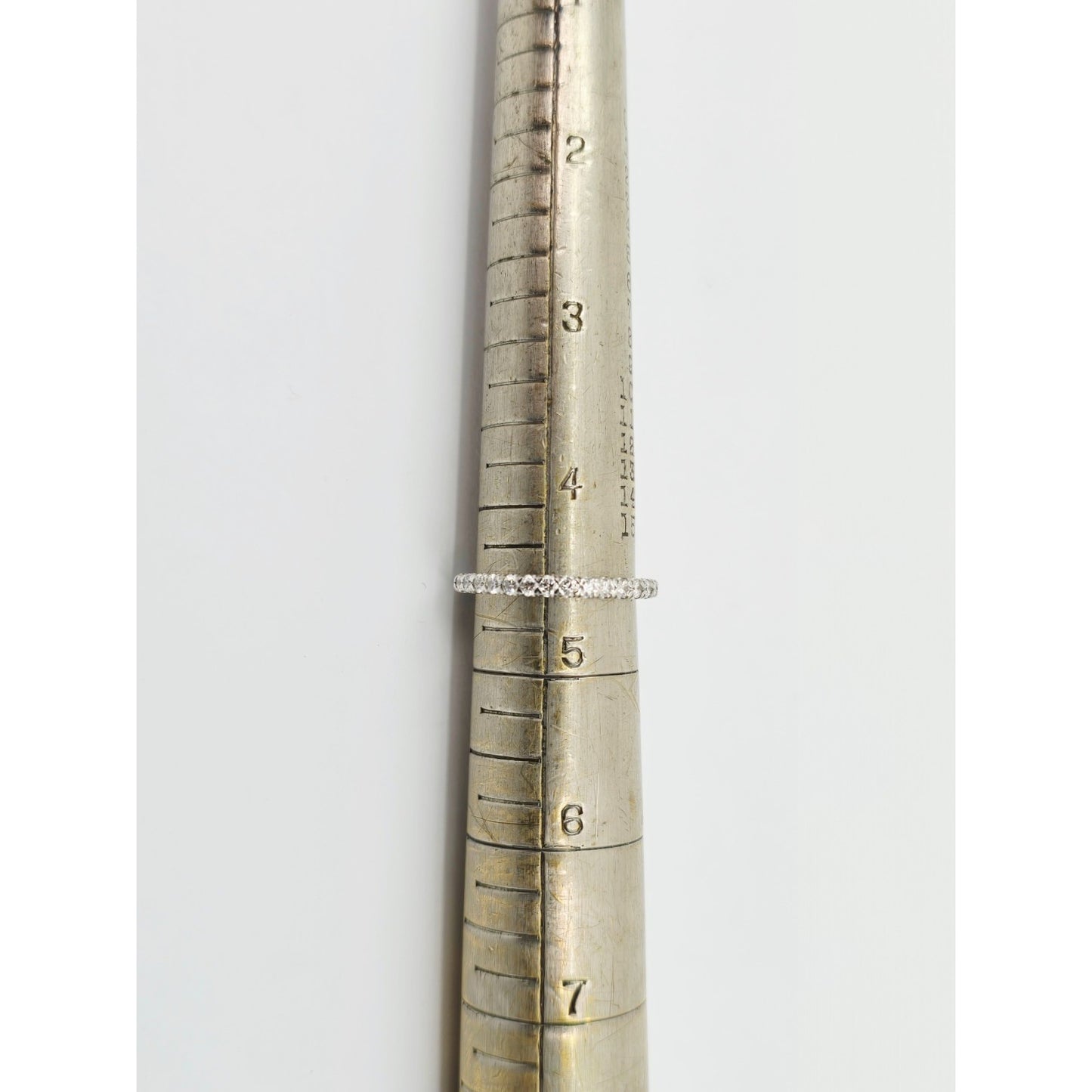 Thin 18K White Gold Single Row Round Cut Diamond Wedding Band Ring