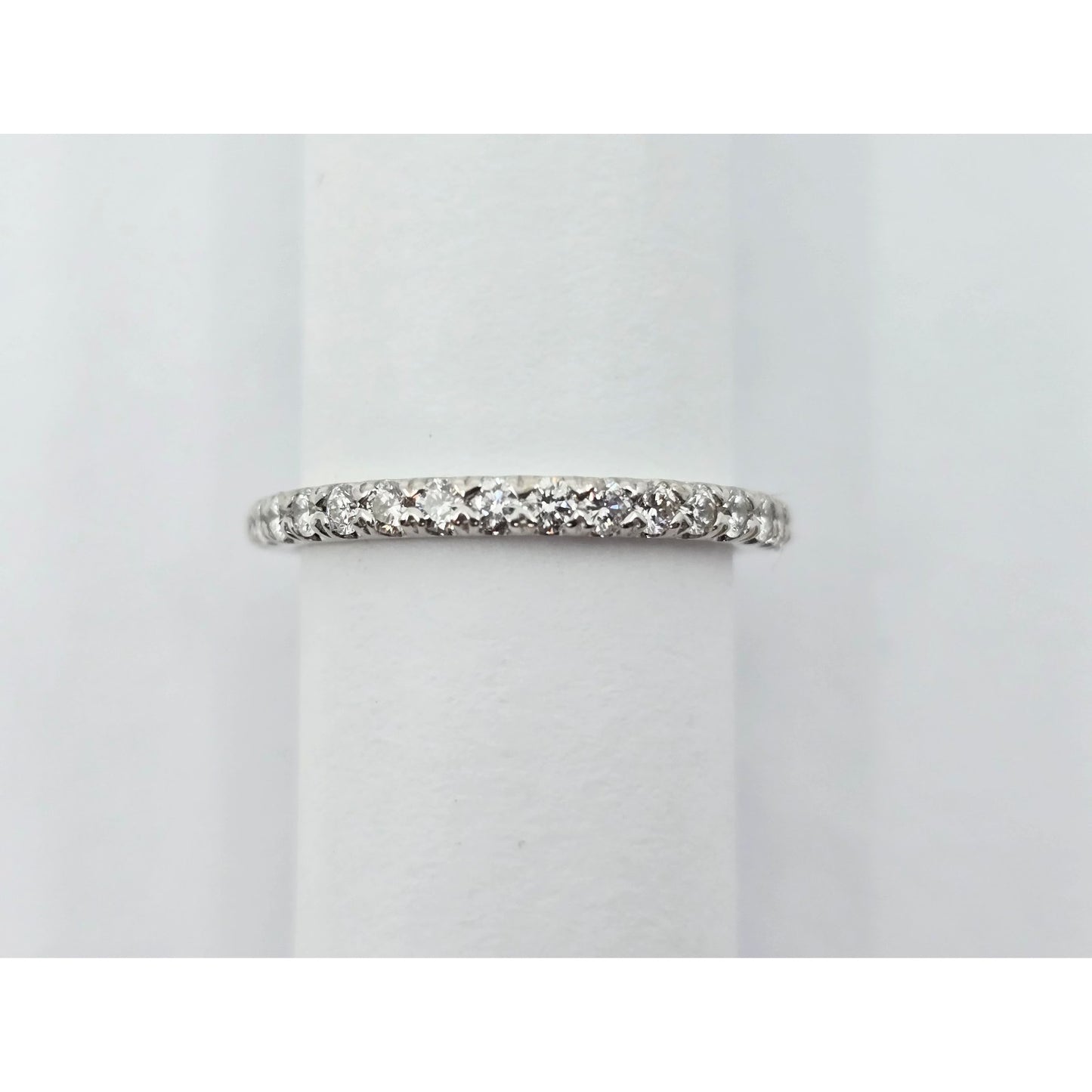 Thin 18K White Gold Single Row Round Cut Diamond Wedding Band Ring