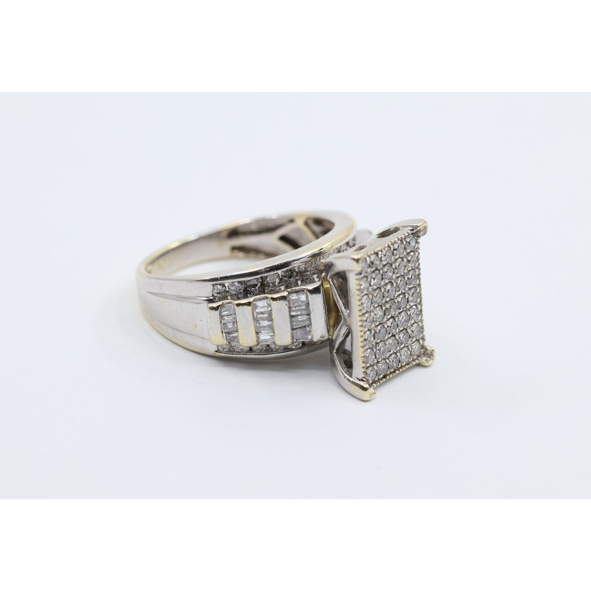 10K White Gold Round & Baguette Diamond Ring