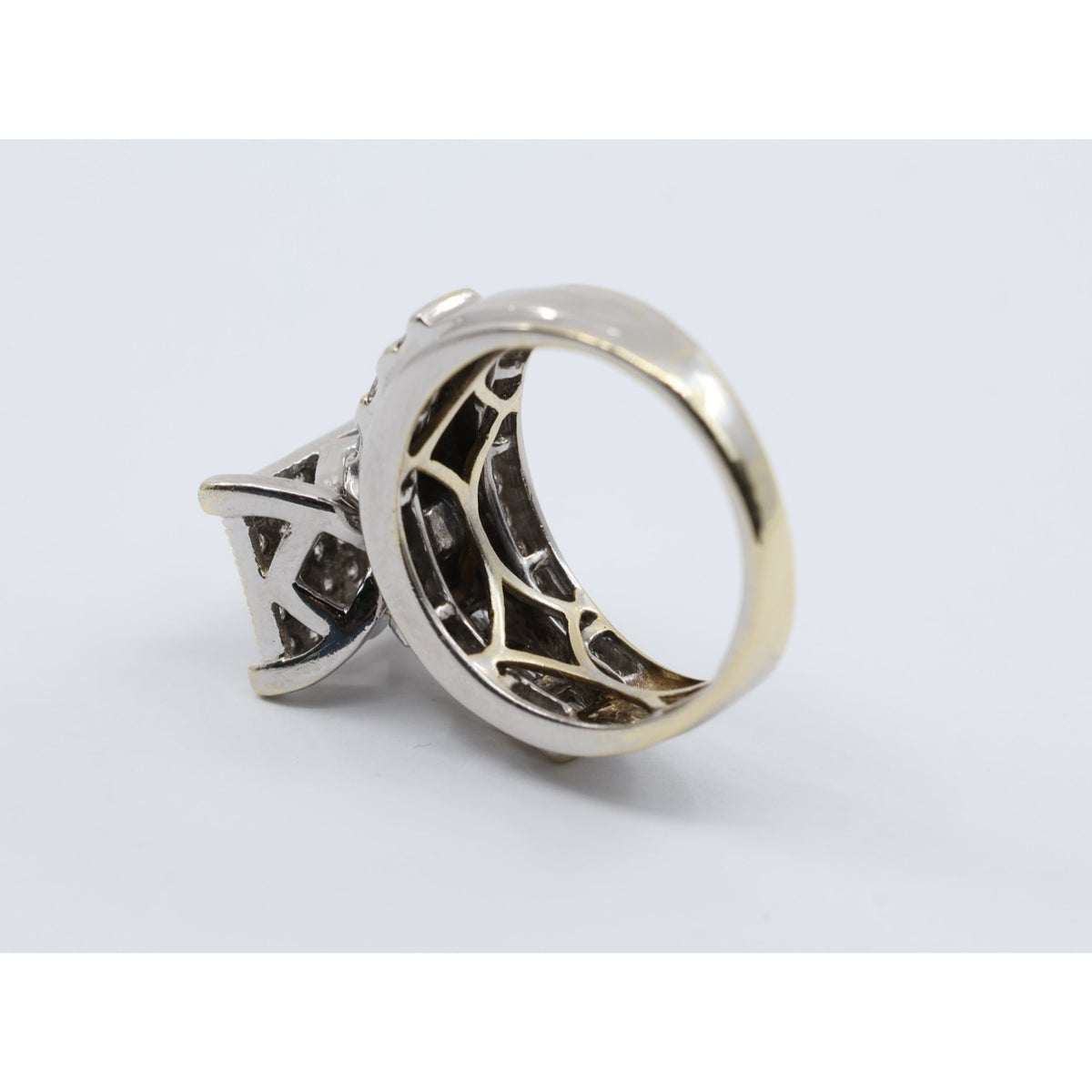 10K White Gold Round & Baguette Diamond Ring