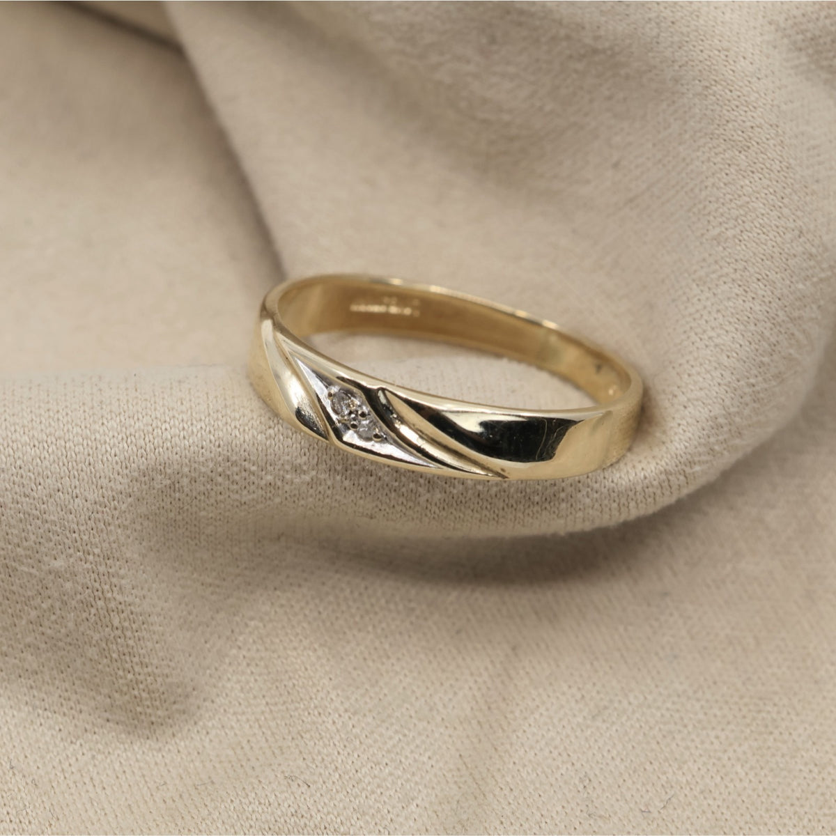 10K Yellow Gold Polished Diamond Wedding Band Ring