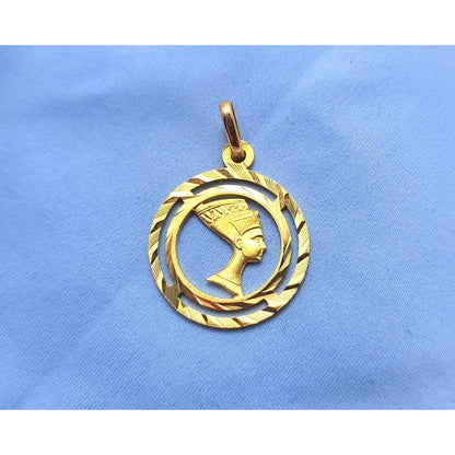 18K Yellow Gold Round Nefertiti Charm Pendant