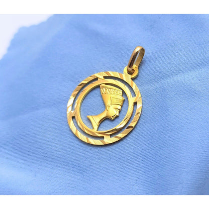 18K Yellow Gold Round Nefertiti Charm Pendant