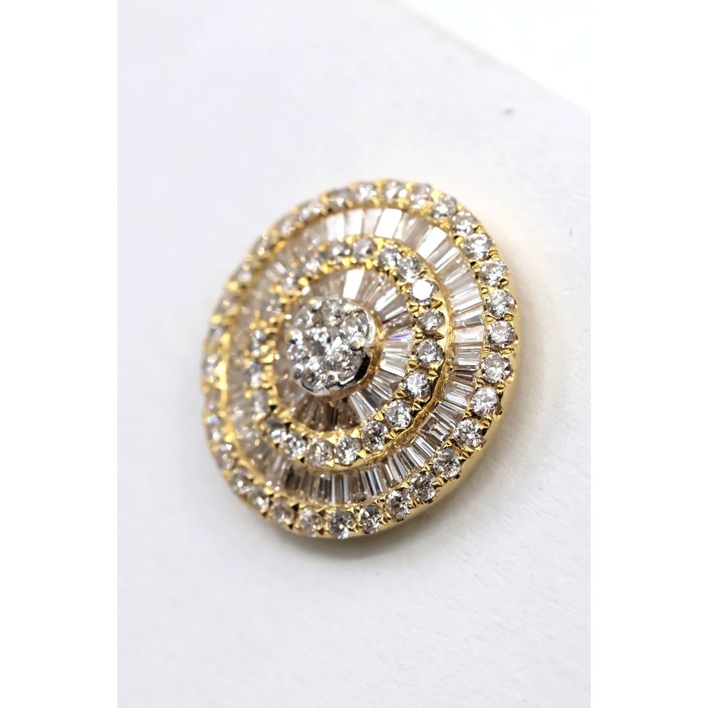 Single 18K Yellow Gold Baguette & Round Diamond Stud Earring