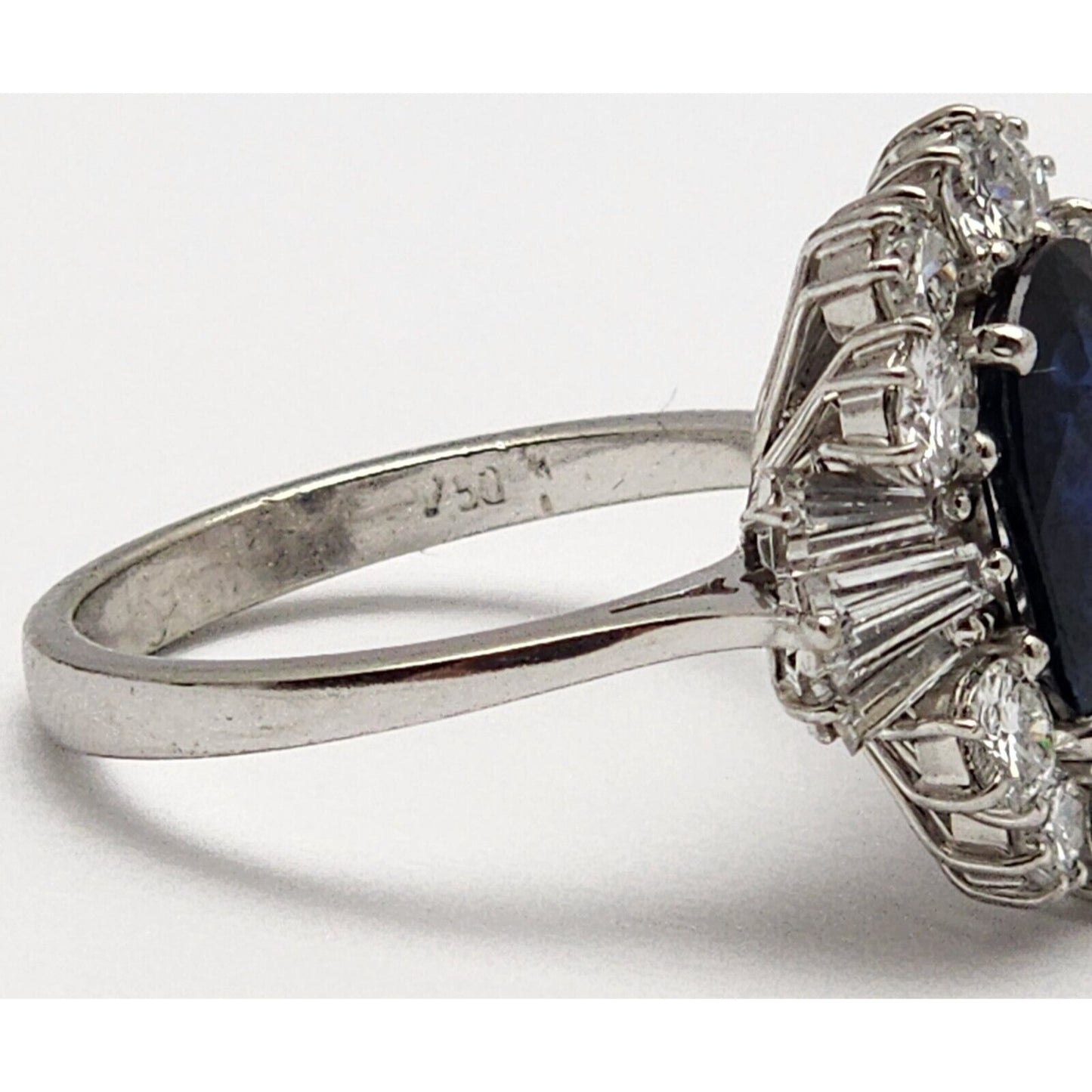 18K White Gold Sapphire & Diamond Ring