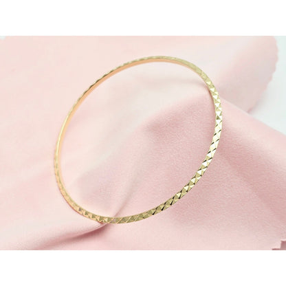 17K Yellow Gold Diamond Cut Bangle Bracelet