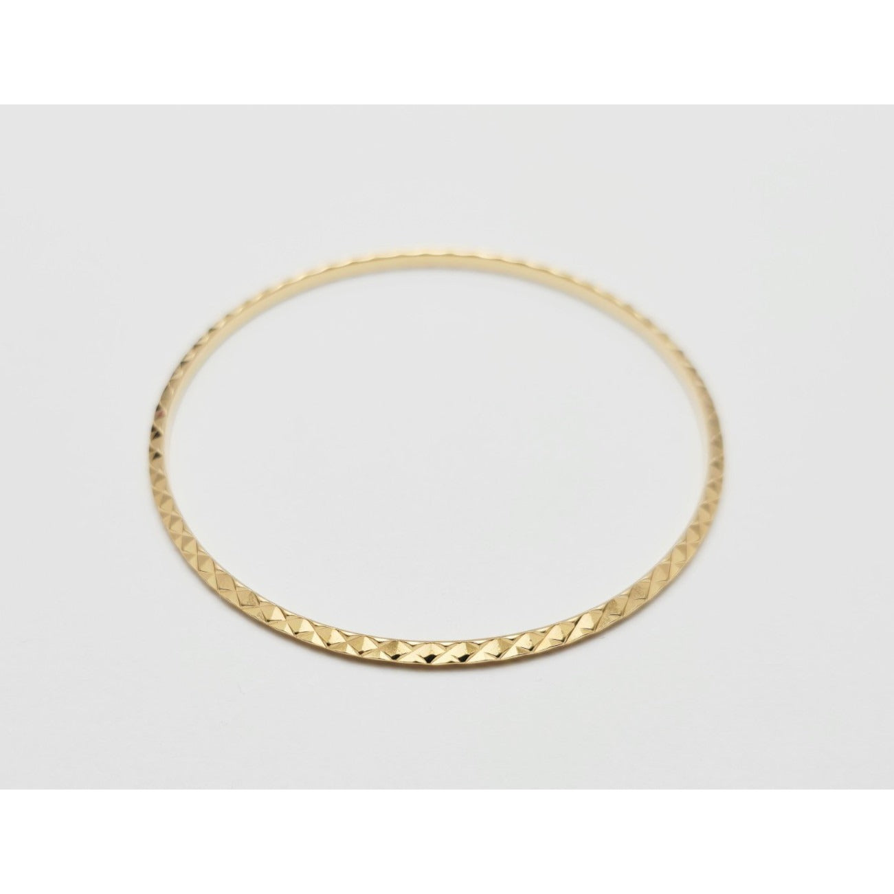 17K Yellow Gold Diamond Cut Bangle Bracelet