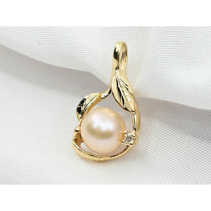 14K Yellow Gold Pearl & Round Diamond Charm Pendant