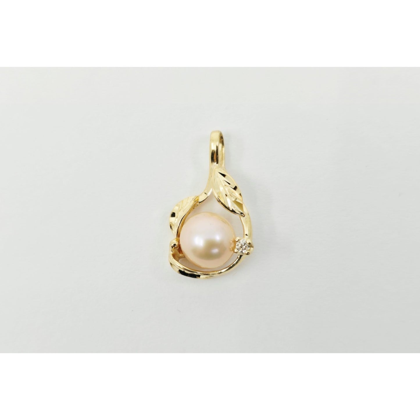 14K Yellow Gold Pearl & Round Diamond Charm Pendant