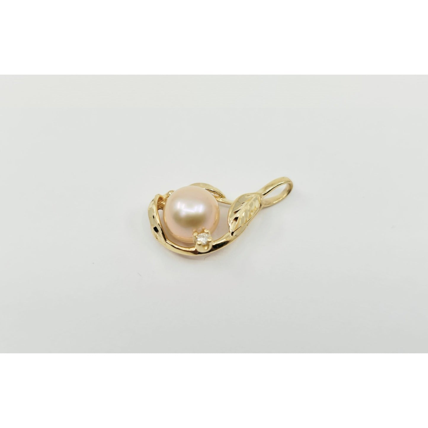 14K Yellow Gold Pearl & Round Diamond Charm Pendant