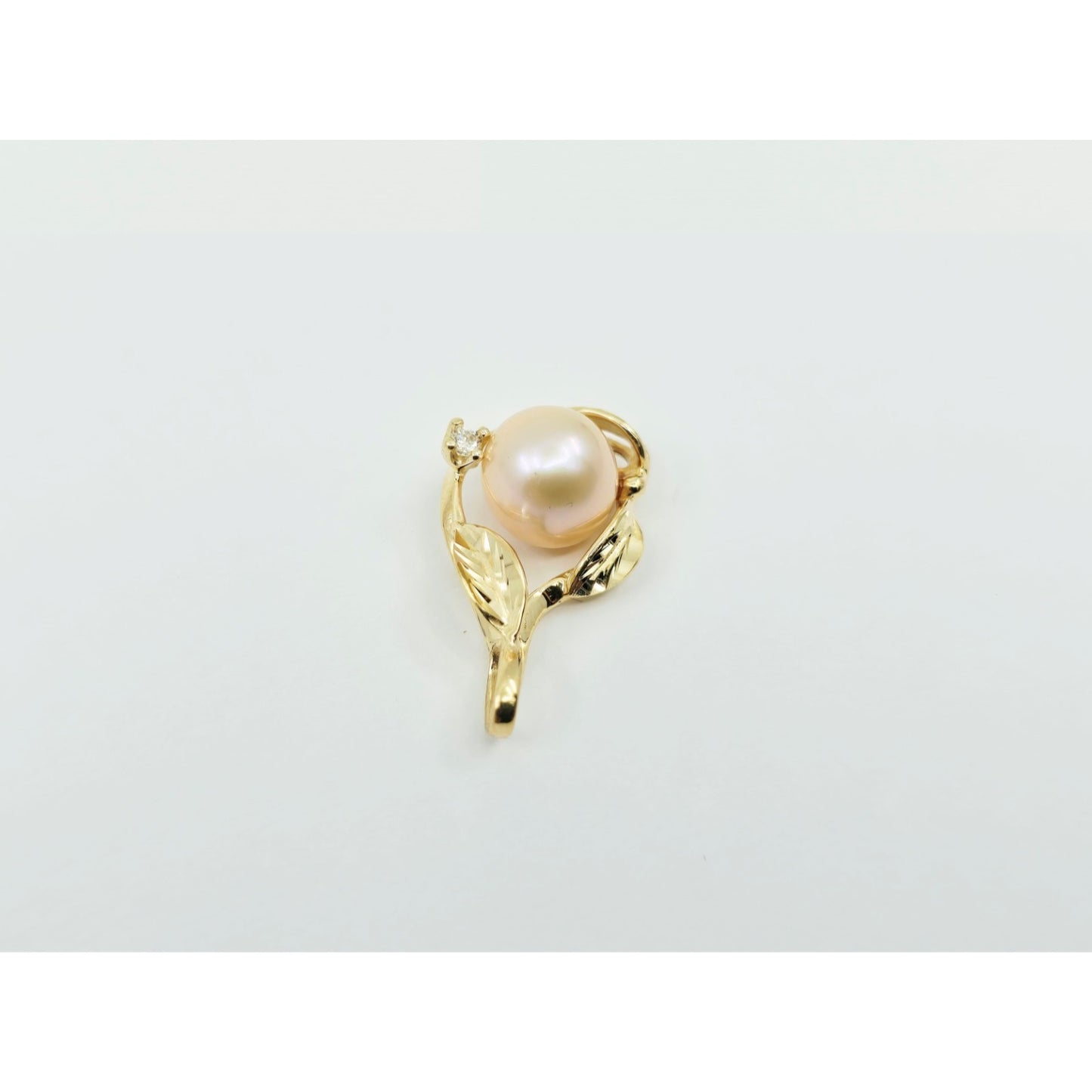 14K Yellow Gold Pearl & Round Diamond Charm Pendant