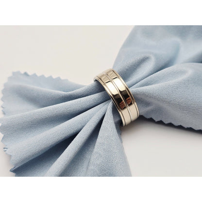 18K White Gold Polished Lined Wedding Band Ring