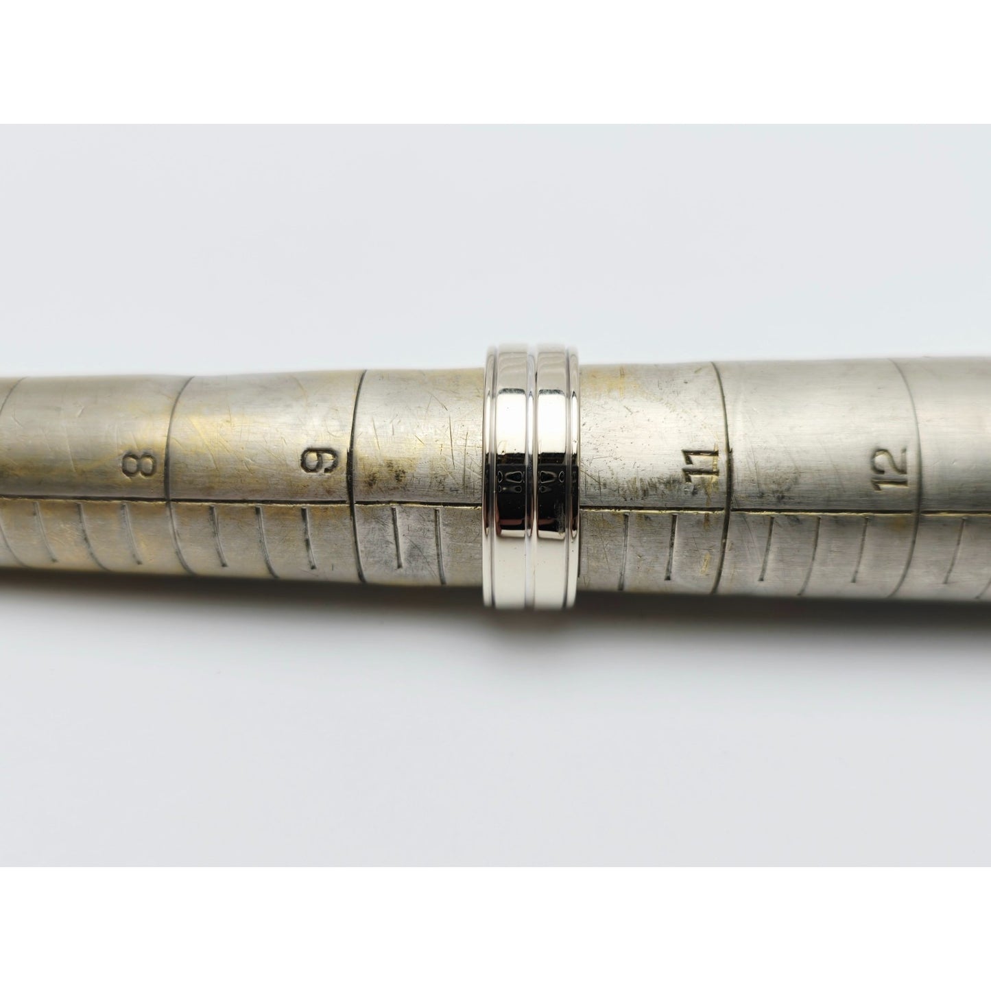 18K White Gold Polished Lined Wedding Band Ring