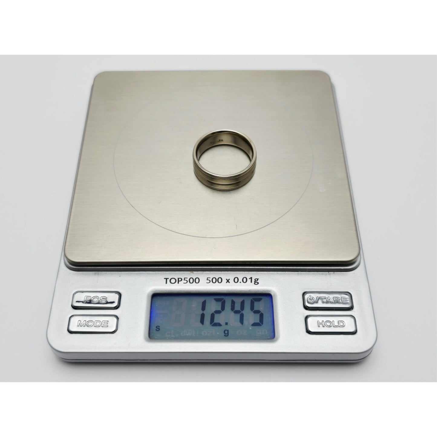 18K White Gold Polished Lined Wedding Band Ring