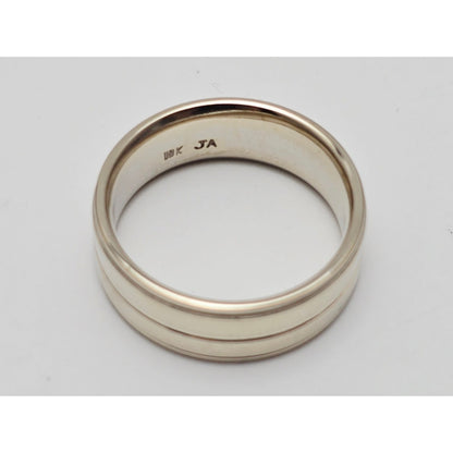 18K White Gold Polished Lined Wedding Band Ring