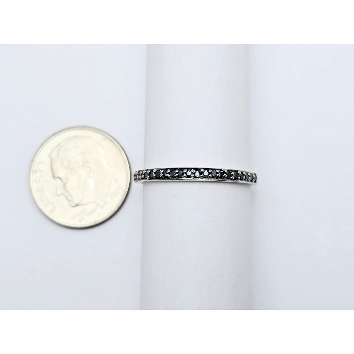 10K White Gold Single Row Green Diamond Wedding Band Ring