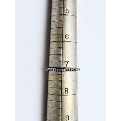 10K White Gold Single Row Green Diamond Wedding Band Ring