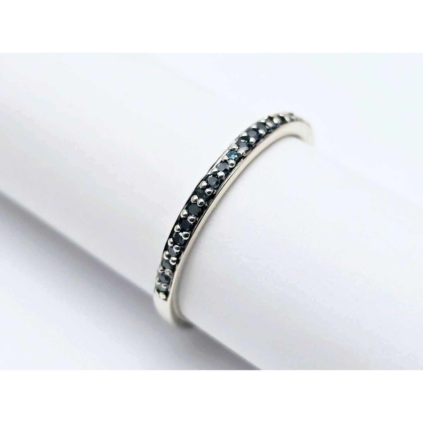 10K White Gold Single Row Green Diamond Wedding Band Ring