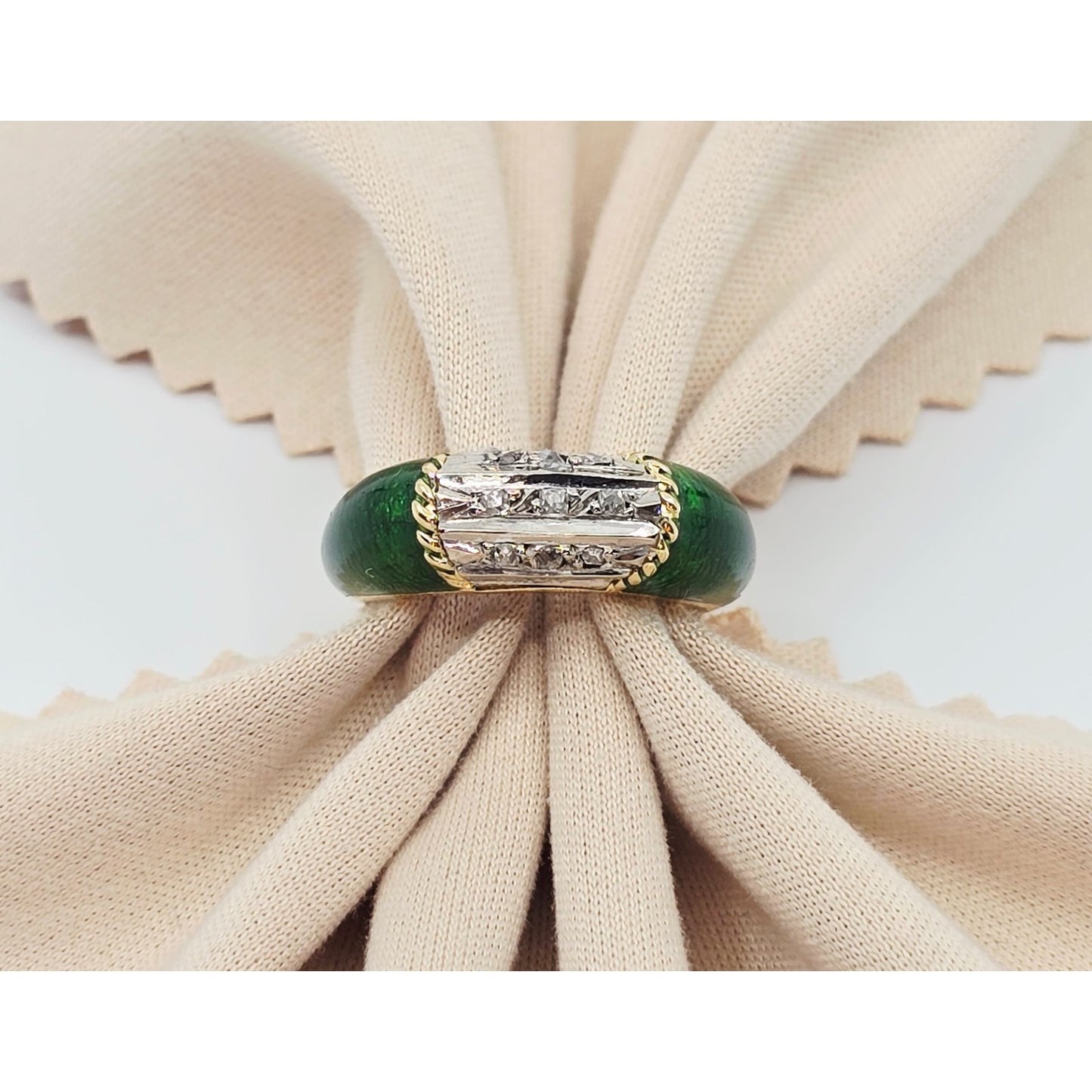 Vintage 18K Two Tone Gold Green Enamel Raw Uncut Diamond Ring