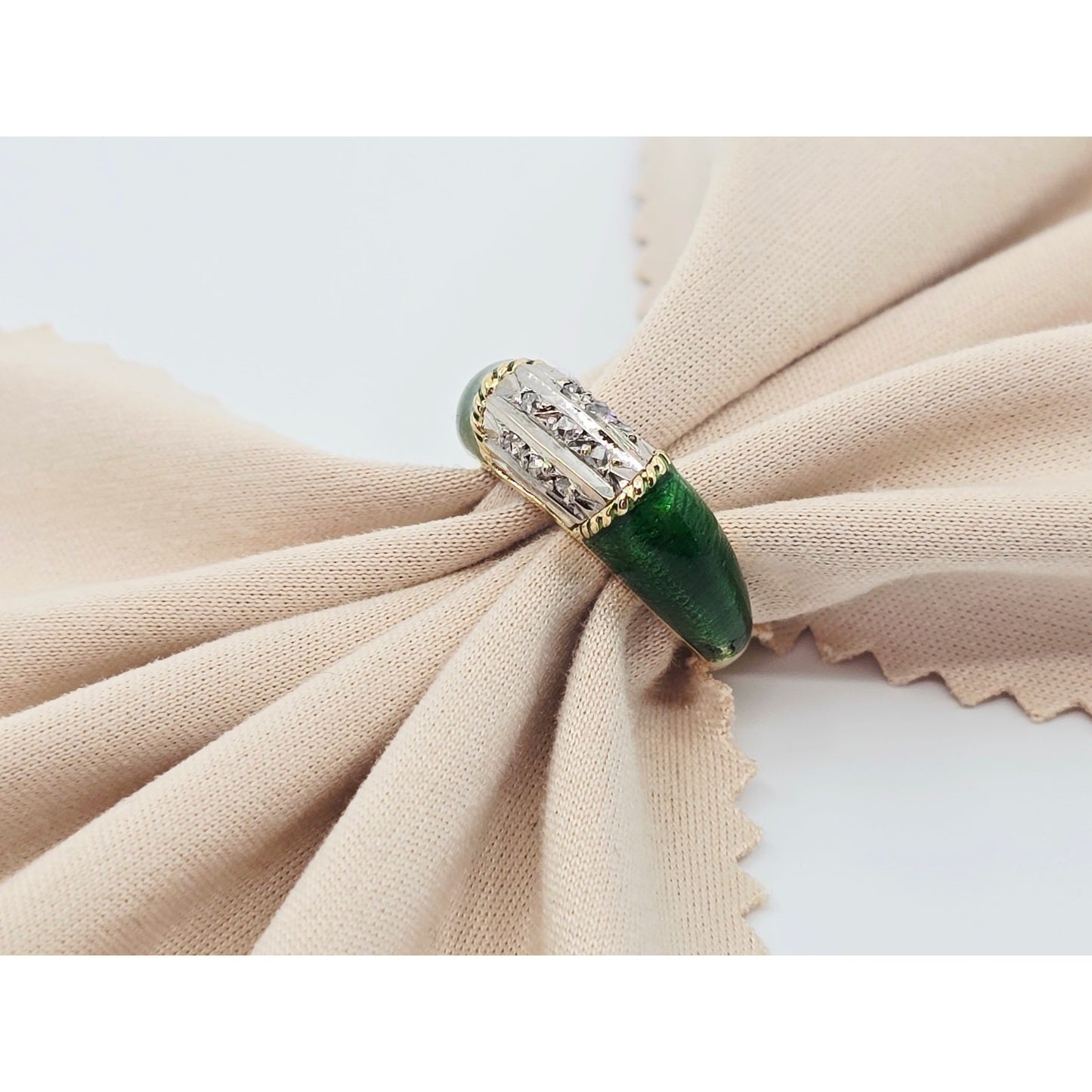 Vintage 18K Two Tone Gold Green Enamel Raw Uncut Diamond Ring