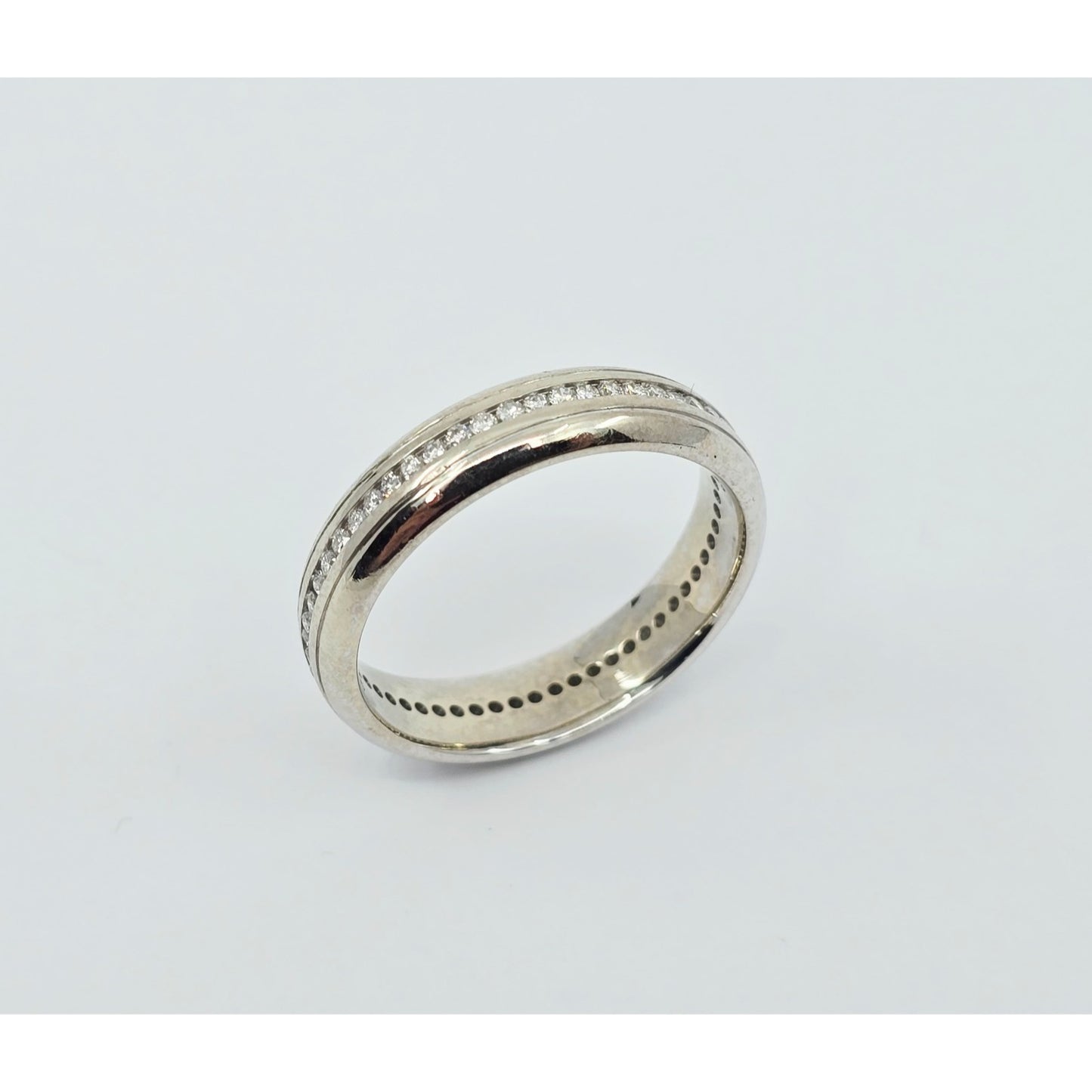 14K White Gold Diamond Eternity Wedding Band Ring