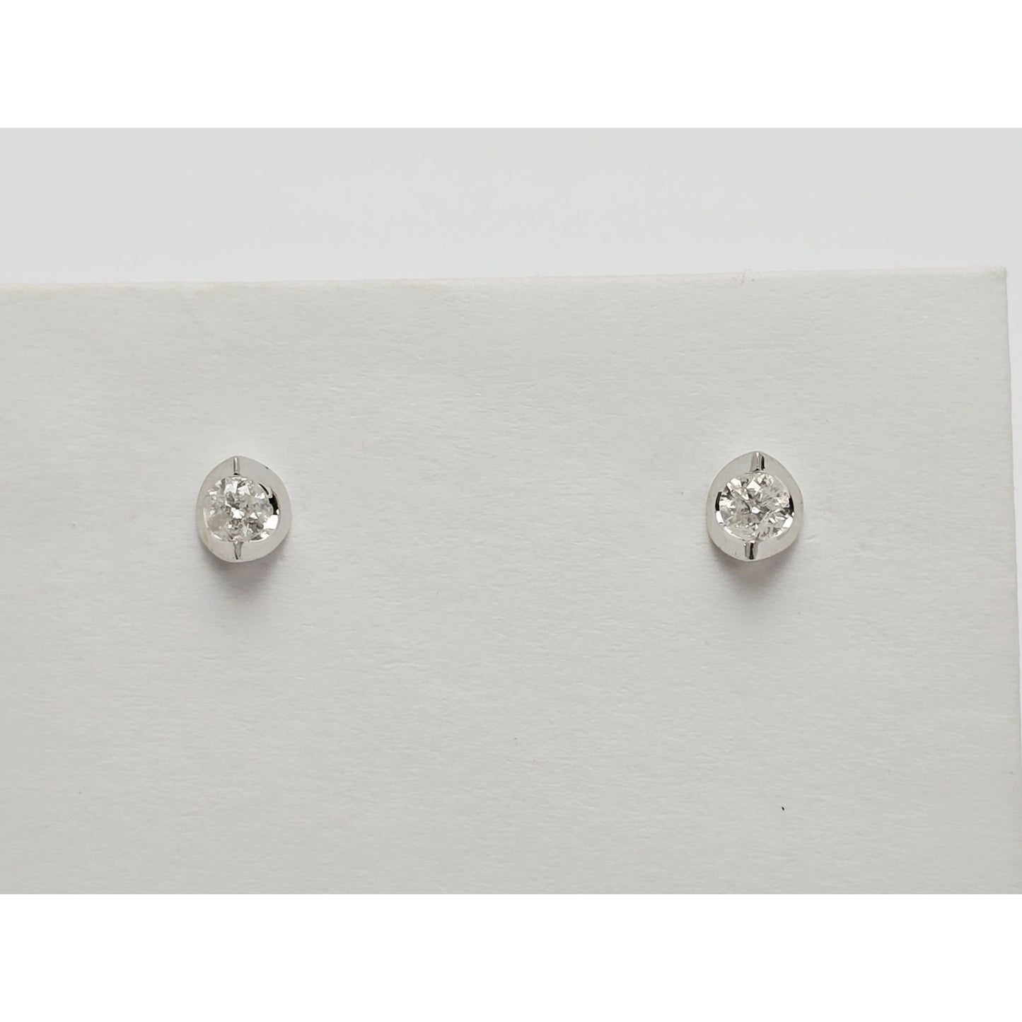 14K White Gold Round Cut Diamond Stud Earrings