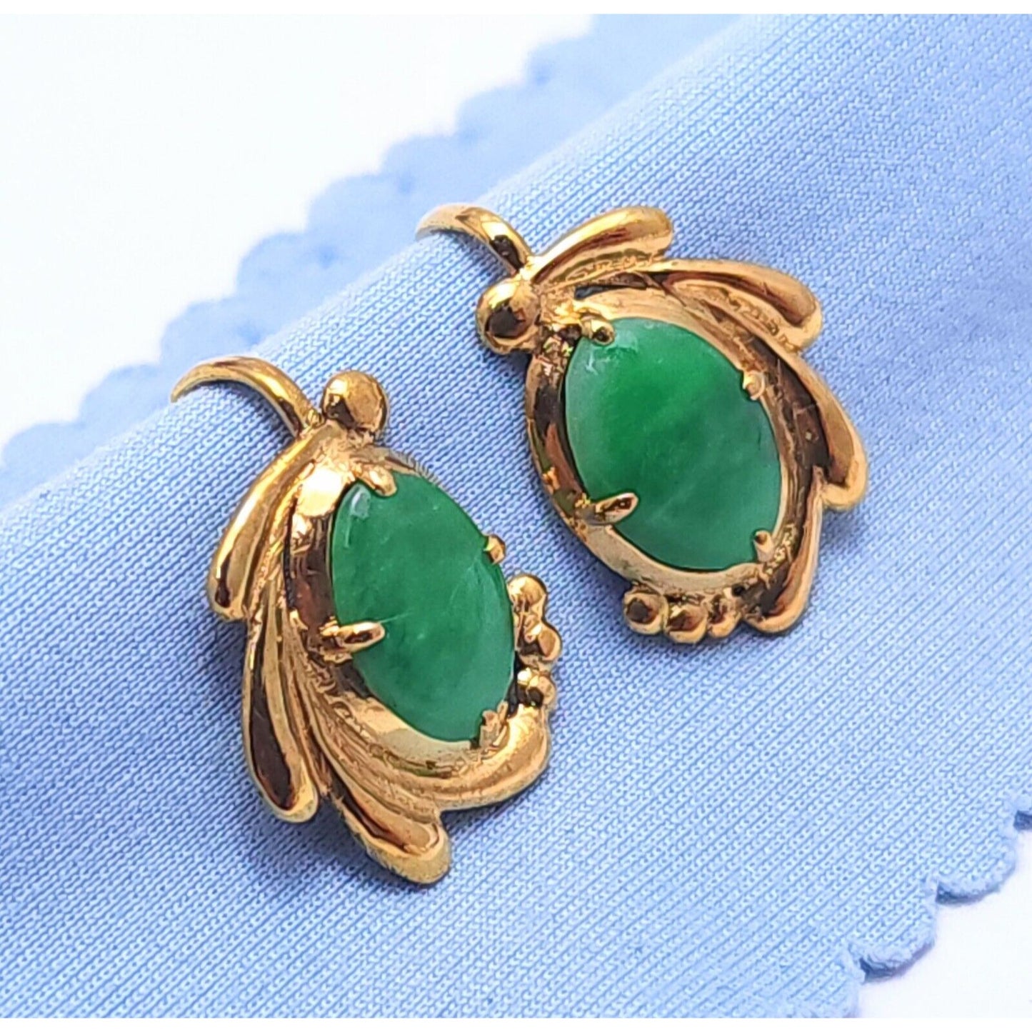 14K Yellow Gold Hinged Screw Back Non-Pierced Jade Jadeite Earrings